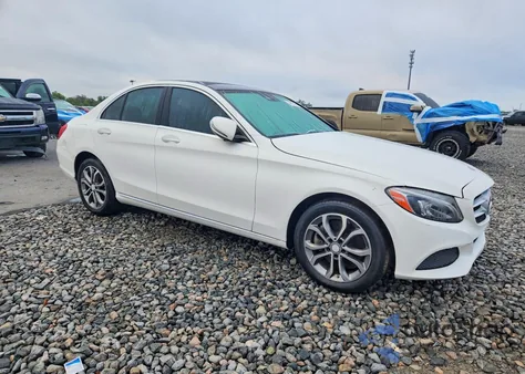 2016 Mercedes-Benz C 300 4Matic из США, поврежденный, VIN 55SWF4KB5GU138125